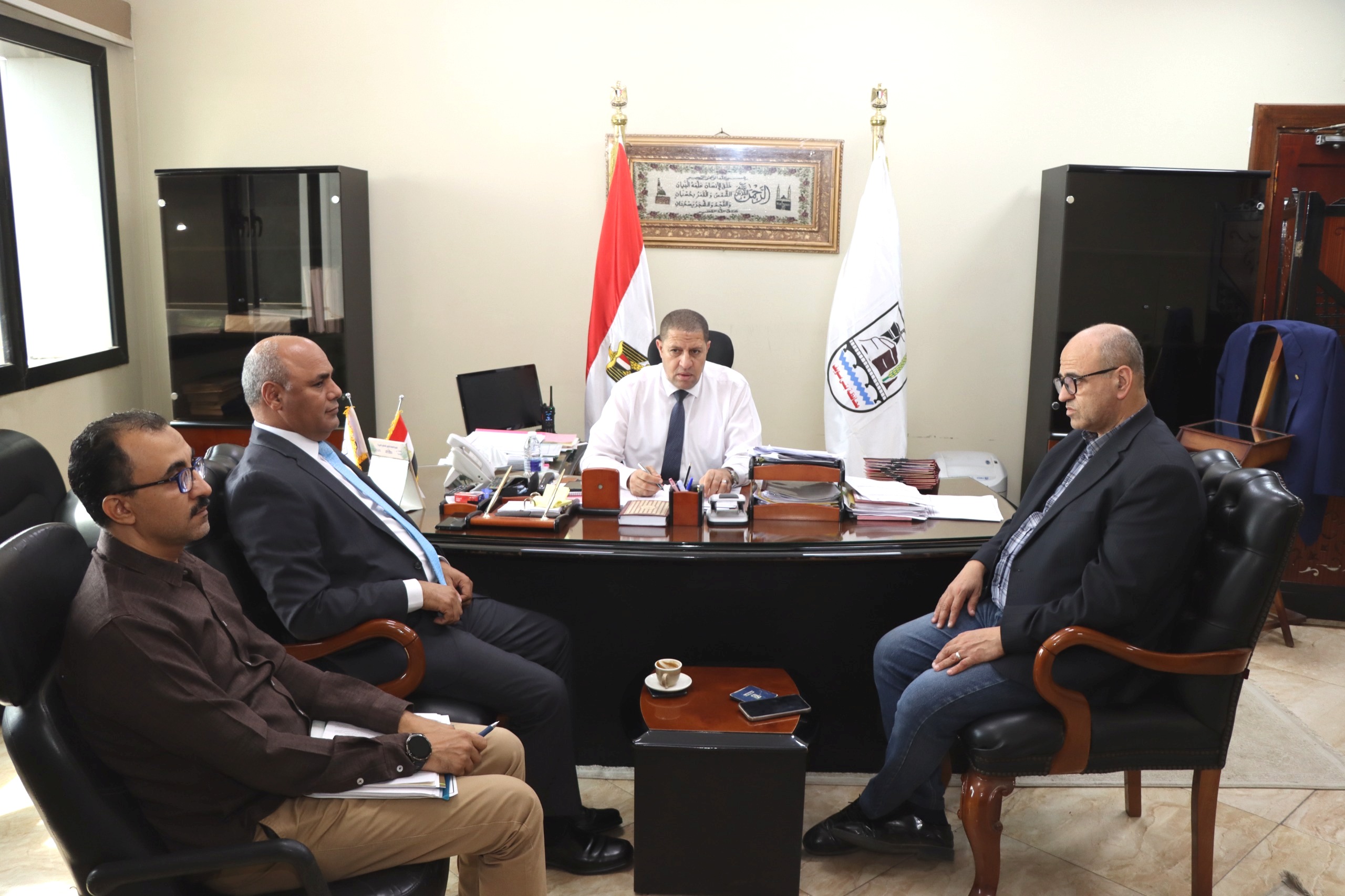 السكرتير العام يبحث عددًا من الطلبات المناطق الصناعية